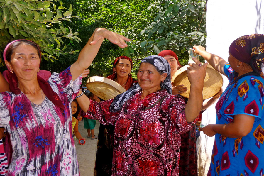На местном празднике, Узбекистан